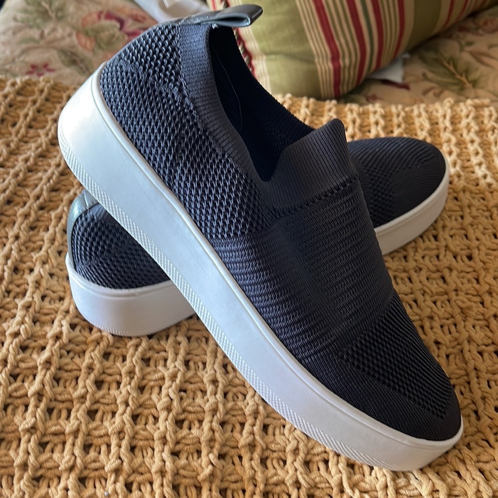 Steve Madden - Picture 2 of 3